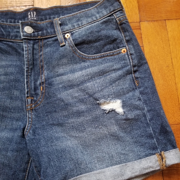 GAP Shorts - Picture 6 of 9